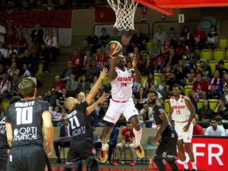 La Roca Team di basket batte Le Mans nel campionato Jeep Elite