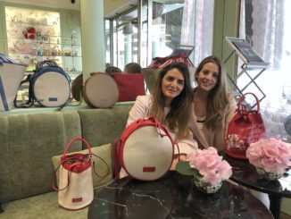 Presentata a Monte-Carlo la borsa Macaron della maison Rue des Fleurs della stilista Giulia Miscali