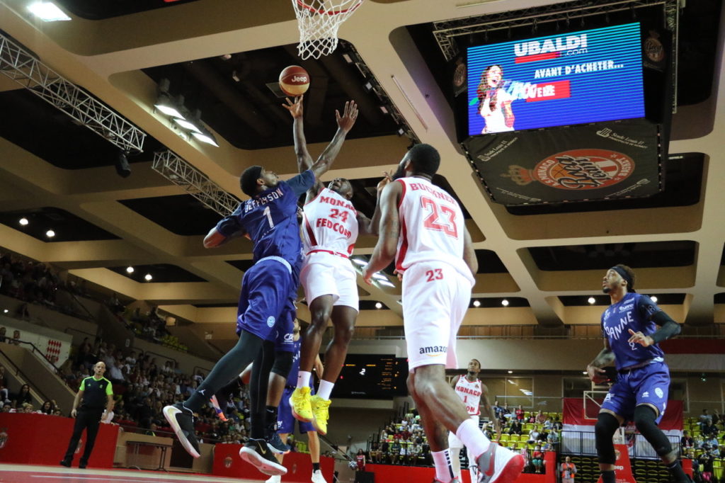 Nella 4a giornata di campionato Jeep Elite, la Roca Team in trasferta contro il CSP Limoges porta a casa un ottimo risultato: 66 a 86.