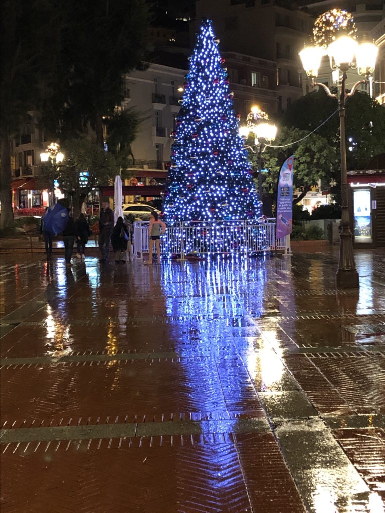 Illuminazione Di Natale.Il Sindaco Georges Marsan Accende Le Illuminazione Di Natale Del Principato Interattive Grazie Ad Un App
