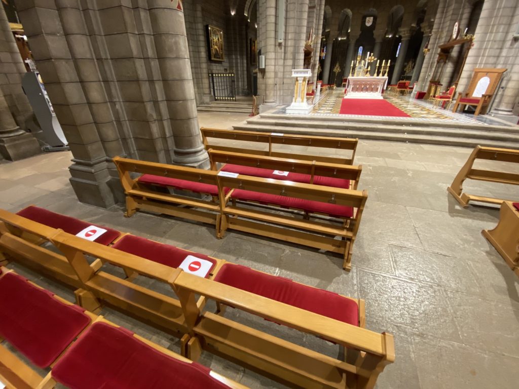 RIPRENDONO I RITI NELLE CHIESE DI MONACO 