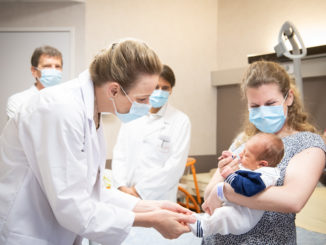 LA PRINCIPESSA CHARLENE IN VISITA ALLA MATERNITÀ DEL CHPG