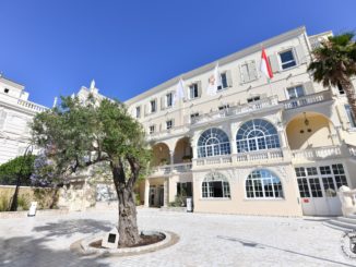 Il Principe Albert II di Monaco con il sindaco Georges Marsan ha inaugurato il nuovo cortile del Comune