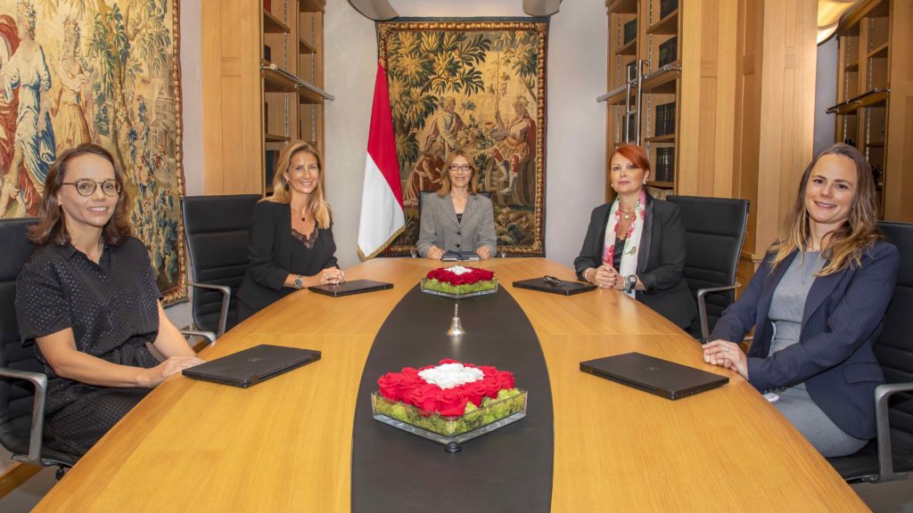 Gabinetto del presidente del Conseil National di Monaco tutto al femminile