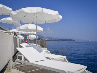 Chiusa la spiaggia del Larvotto a Monaco per lavori apre il solarium sulla diga del portoHercule