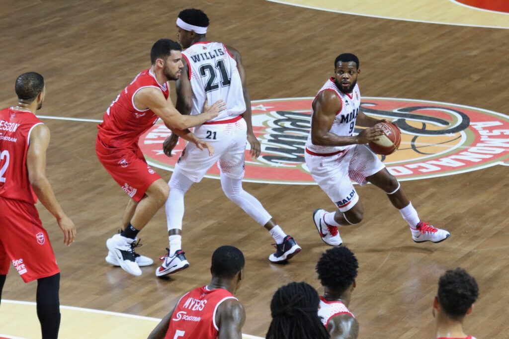 Basket, campionato Jeep Elite:La Roca Team ha vinto facilmente contro Chalon-sur-Saône 90 a 60