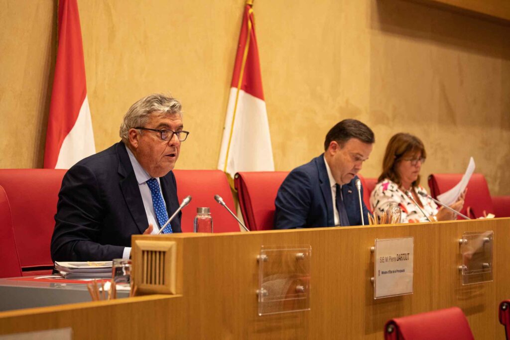 Seduta del Conseil National di Monaco: tutti gli annunci del governo sull'organizzazione del lavoro a causa del Covid19