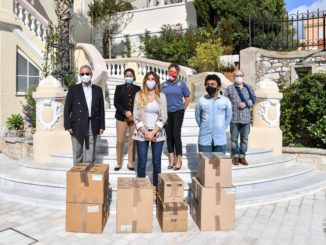 Monaco s’engage contre le gaspillage il Comune dona libri all'associazione Monaco-Tunisie e Foot pour l’Ecole Monaco che aiuta i bambini del Camerun