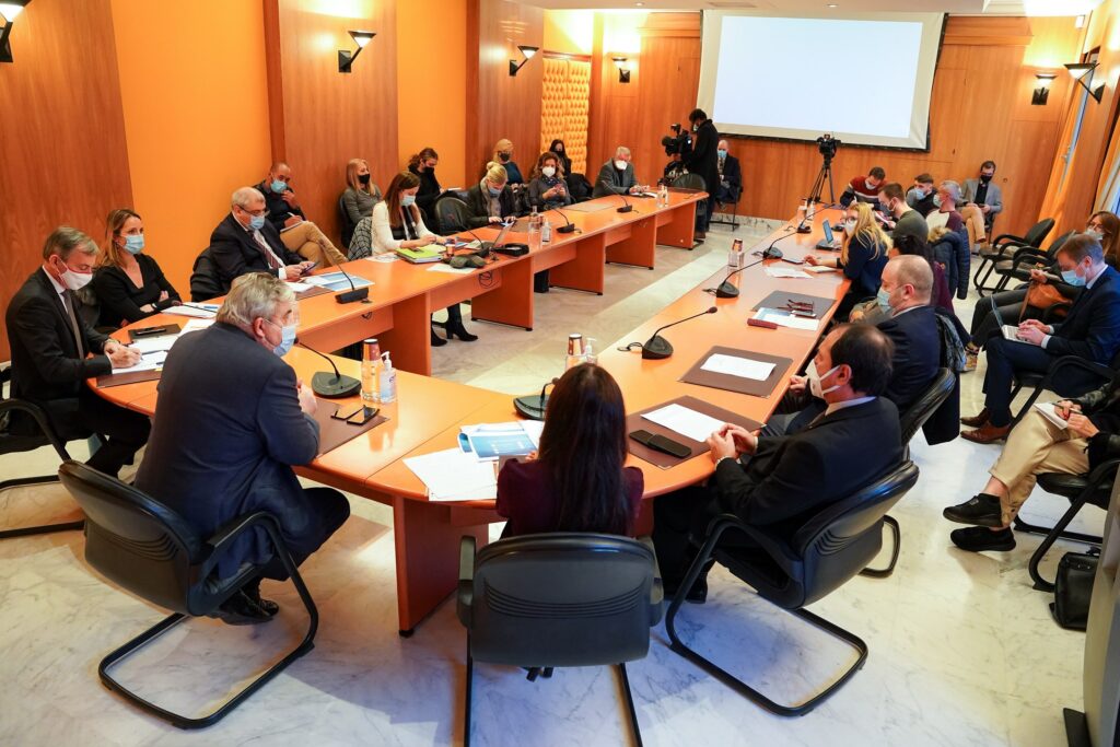 conferenza stampa  del governo di Monaco che ha annunciato le vaccinazioni  contro il Covid-19, la chiusura delle palestre e la ripresa del tele-lavoro