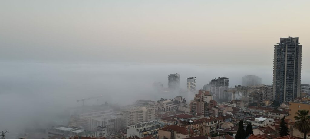 Il cosidetto CALIGO o "nebbia del mare" ha coperto il Principato di Monaco. ft.byElio Cortese