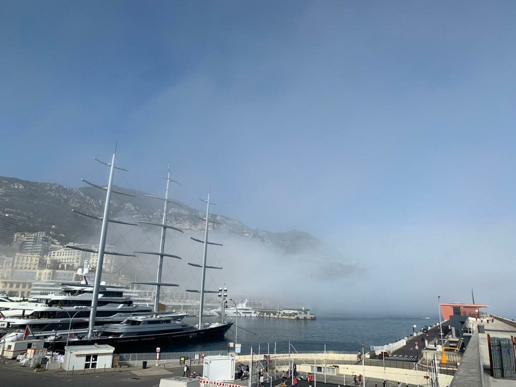 Il cosidetto CALIGO o "nebbia del mare" ha coperto il Principato di Monaco.
