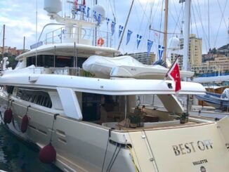 La Comunità Ellenica di Monaco di Monaco festeggia il bicentenario dell'indipendenza decorando con le bandiere i più bei super yacht del porto di Monaco