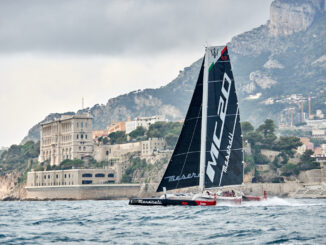 Giovanni Soldini e Pierre Casiraghi hanno stabilito un nuovo record di velocità, a bordo del trimarano Maserati, percorrendo la distanza tra Monaco e Saint Tropez in 2 ore 25 minuti e 44 secondi.