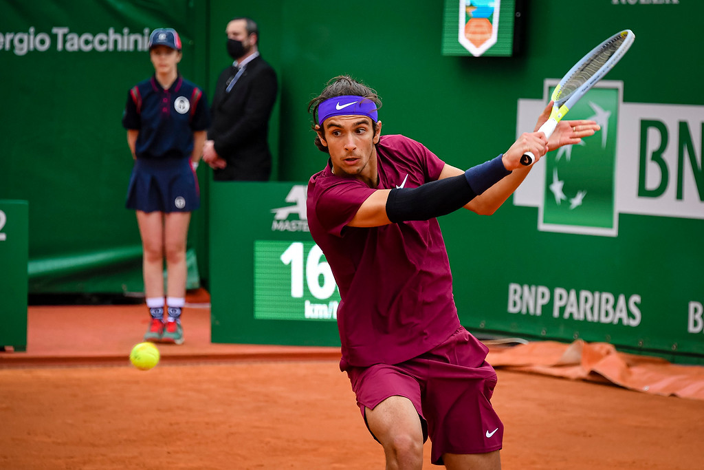 al masters di Monte-Carlo il primo degli italiani eliminati è il giovanissimo Lorenzo Musetti. La pioggia protagonista del torneo, le partite ricominciano martedì 13 aprile