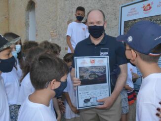 Gli studenti della scuola di Fontvielle in collaborazione con l'associazione monegasca protezione della natura, hanno presentato al Principe Albert II i pannelli per sensibilizzare il pubblico alla protezione della fauna marina