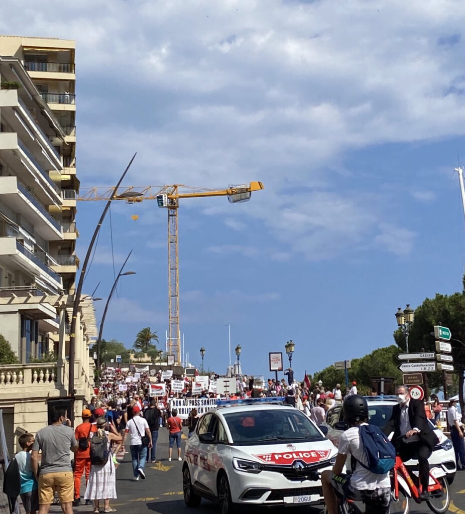 Mini manifestazione contro il Pass Sanitario a Monaco