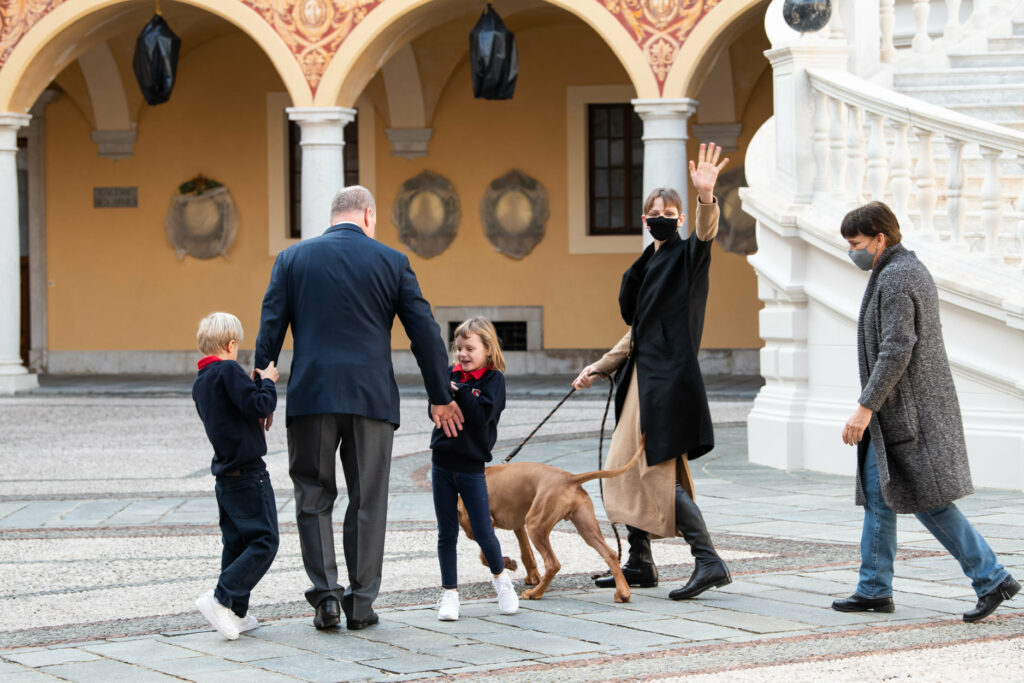 S.A.S. la Principessa Charlene è tornata a Palazzo a Monaco accolta dalla sua famiglia