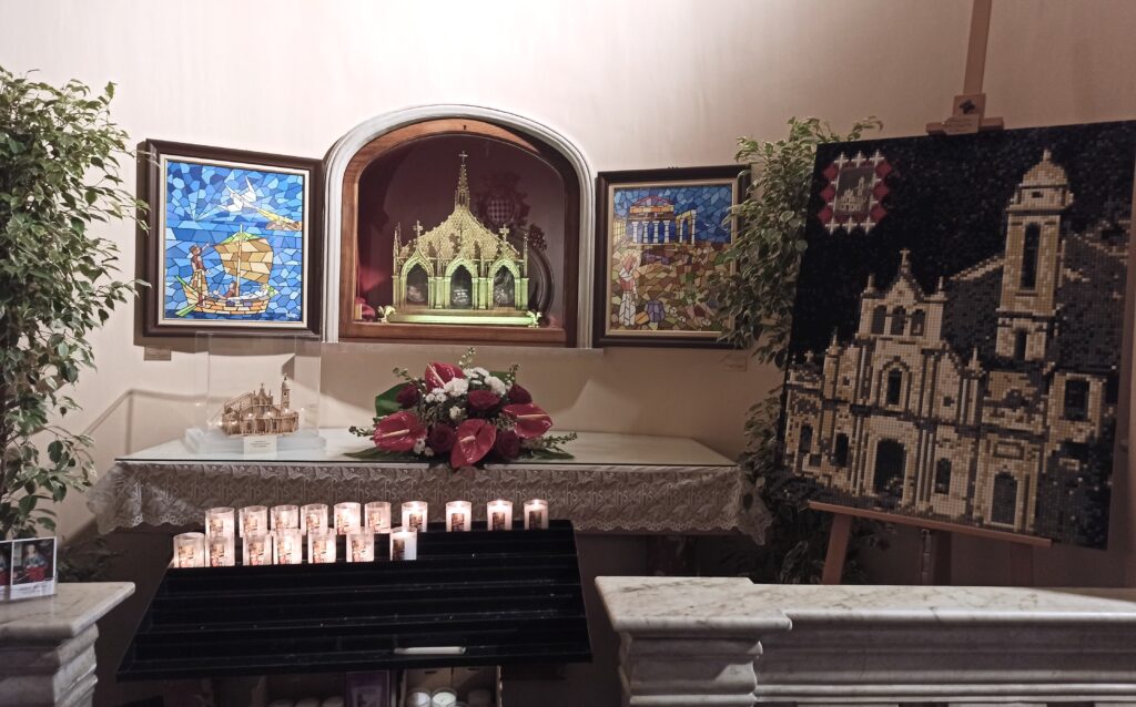 L'associazione Cartophiles di Monaco presieduto da Sylvie Leporati ha presentato in mostra un'opera che riproduce un'antica cartolina di Santa Devota