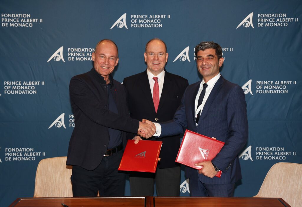 Firmata allo Yacht Club di Monaco una nuova collaborazione tra la fondation Prince Albert II de Monaco, e Solar Impulse Fondation per promuovere soluzioni verdi