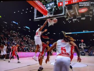 La Roca Team porta a casa una bella vittoria battendo a Milano l'Olimpia con il risultato di 63 - 72 e si apre la strada verso i play-off.