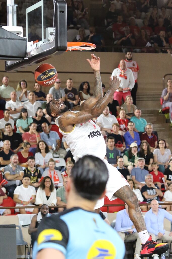 Nei playoff di basket il Monaco ha battuto anche nella seconda partita Pau-Orthez con il risultato di 79 a 72 ed ora cerca il biglietto per la finale il 7 giugno ore 20.30