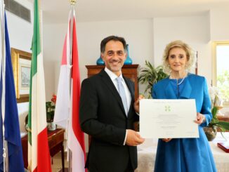 Ornella Barra-Pessina ha ricevuto dalle mani dell'Ambasciatore d'Italia a Monaco, Giulio Alaimo, l'onorificenza di Grand'ufficiale della Stella d'Italia.