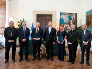 In presenza di S.A.S. il Principe Alberto II, il Ministro degli Esteri e della Cooperazione Internazionale, Isabelle Berro-Amadeï e il Presidente della Comunità di Sant'Egidio Marco Impagliazzo hanno firmato un protocollo di d'intesa per rafforzare il legame tra il Principato di Monaco e la Comunità di Sant'Egidio.