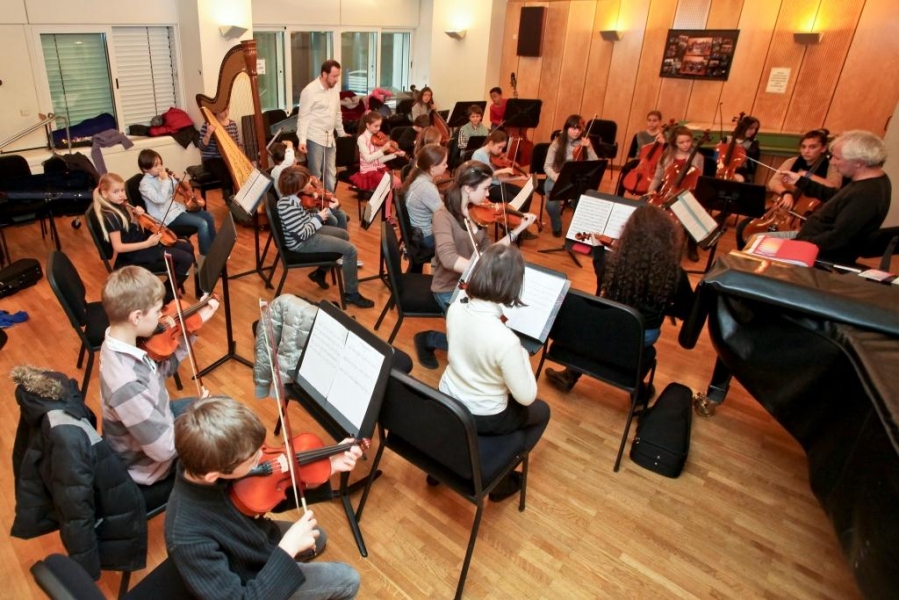 L'Accademia Rainier III di Monaco propone un percorso di formazione per musica e teatro per bambini e ragazzi con disabilità o difficoltà all'apprendimento