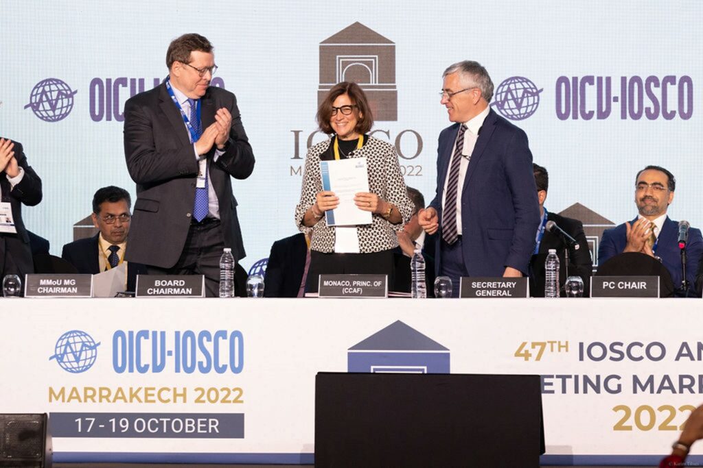 Il Segretario Generale della Commissione per il Controllo delle Attività Finanziarie (CCAF) di Monaco, Magali Vercesi firma un accordo e entra a far parte dello IOSCO 'Organizzazione internazionale per la sicurezza delle commissioni sui valori mobiliari