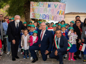 il Principe Alberto II, in visita a Monteverde, in provincia di Avellino, entrata a far parte dell'associazione Siti Storici dei Grimaldi di Monaco.