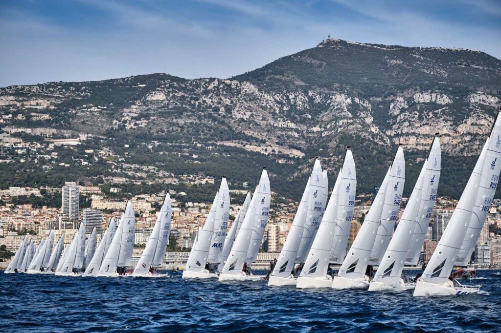 Il Campionato del Mondo J/70, organizzato dallo Yacht Club di Monaco, ospita 90 equipaggi internazionali, in rappresentanza di 23 nazioni, fino al 22 ottobre.