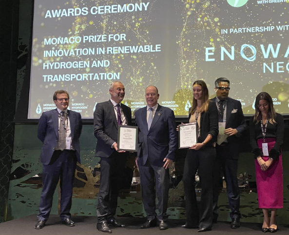 La Monaco Hydrogen Alliance ha organizzato la prima edizione del Monaco Hydrogen Forum per promuovere lo sviluppo e l'uso dell'idrogeno rinnovabile nei settori della mobilità: terrestre, marittima e aerea.