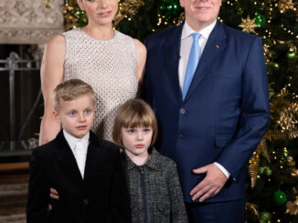 Il Principe Alberto di Monaco ha tenuto il discorso di anno e rivolto gli auguri 2023 con la Principessa Charlene