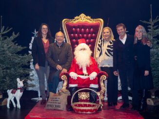 Il Comune di Monaco ha accolto 800 bambini di tutte le età per festeggiare il Natale intorno all'Albero, presso la sala Leo Ferré.