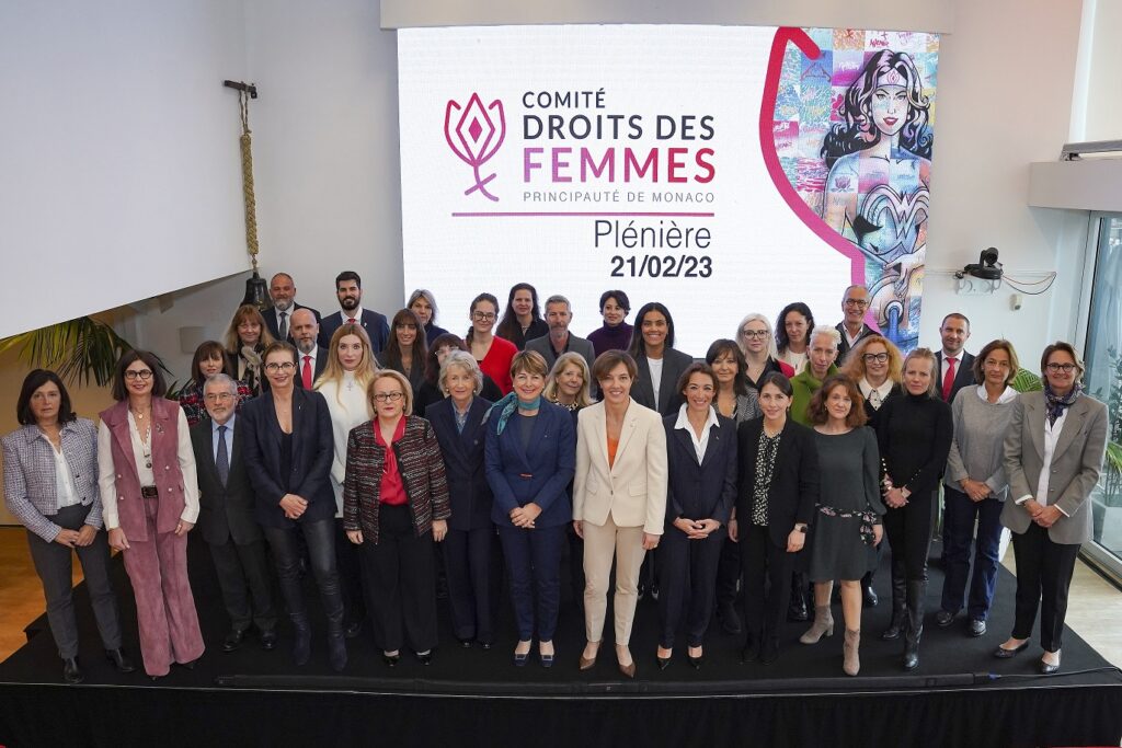 Il Ministro Isabelle Berro Amadei e Celine Cottalorda delegato interministeriale del comitato dei diritti delle donne hanno stilato davanti alle associazioni femminili il rapporto delle azioni 2022 e i progetti per il 2023