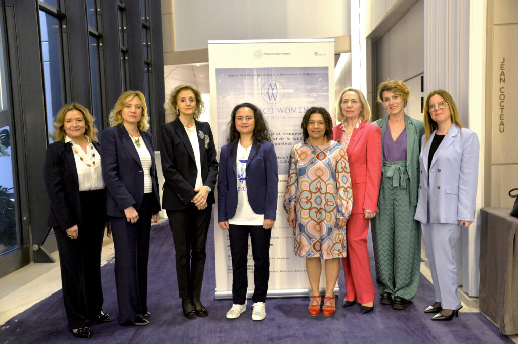 Al MWF: Cinzia S.Colman, Domitilla Benigni, Ornella Barra, Manila di Giovanni, Zimi Sawacha (vincitrice del Prix Monte-Carlo Femme de l'Année), Maria Betti, Maria Teresa Minotti, Veronica Iacovacci