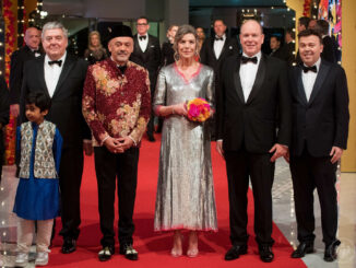 Il Ballo della Rosa a Monaco sul tema di Bollywood con Mika, in presenza del Principe Alberto II, della Principessa di Hannover, e di tutti i suoi figli accompagnati dai mariti e mogli.