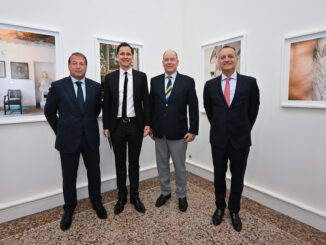 Il Principe Alberto II inaugura la mostra fotografica "Monaco-Dolceacqua" dell'artista Julien Spiewak