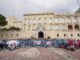 140 bambini malati hanno assistito al cambio della guardia dei carabinieri al Palazzo del Principe di Monaco accompagnati dall'associazione Louis Carlesimo