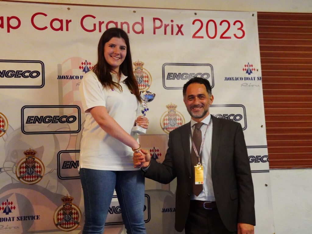 L'Ambasciatore d'Italia Giulio Alaimo ha premiato tutti secondi classificati della gara del Monaco MousTrap Car