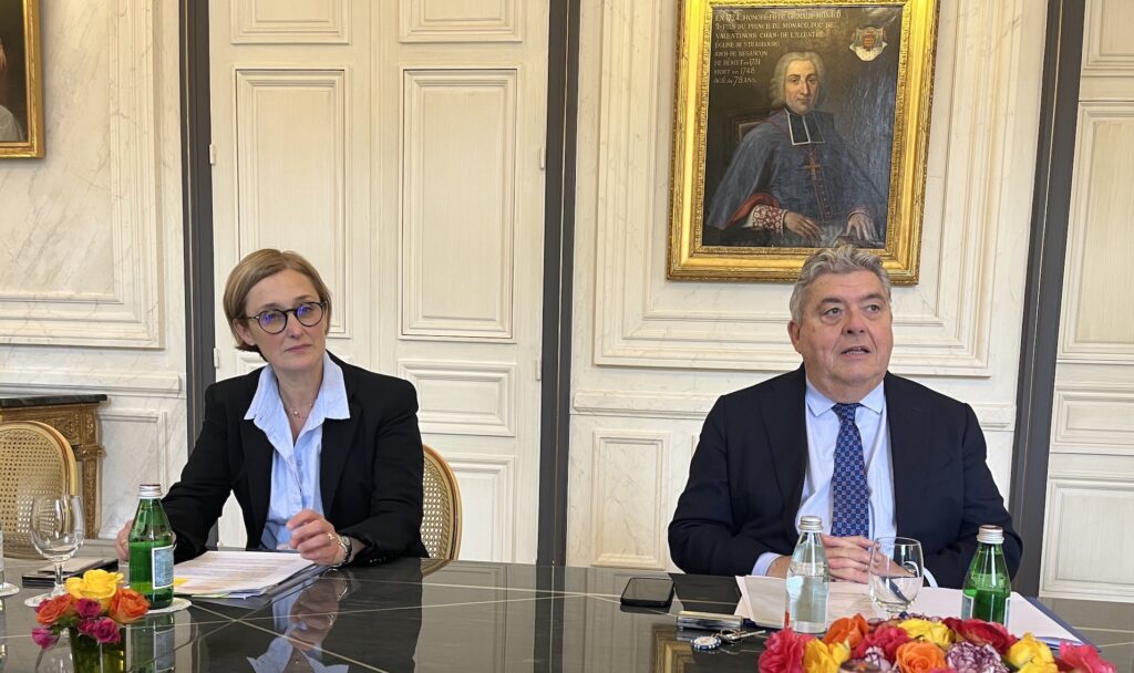 Il Ministro di Stato del Principato di Monaco Pierre Dartout e il Ministro dell'ambiente, lavori pubblici Céline Caron-Dagioni hanno dichiarato allerta siccità