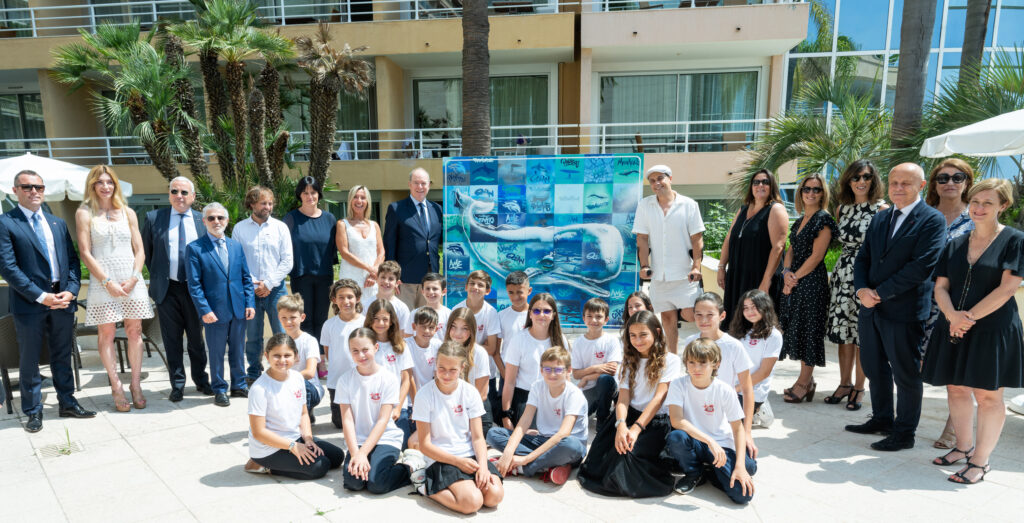 Durante l'anno, una classe di quarta elementare della scuola Saint Charles di Monaco, in collaborazione con l'Associazione Monegasca per la Protezione della Natura, ha lavorato a un progetto partecipativo per proteggere i cetacei