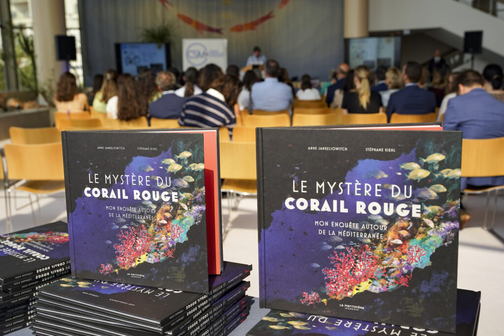 Presentato un libro sui coralli rossi ai giovani del Principato di Monaco realizzato dal Centro Scientifico di Monaco e la maison Chanel