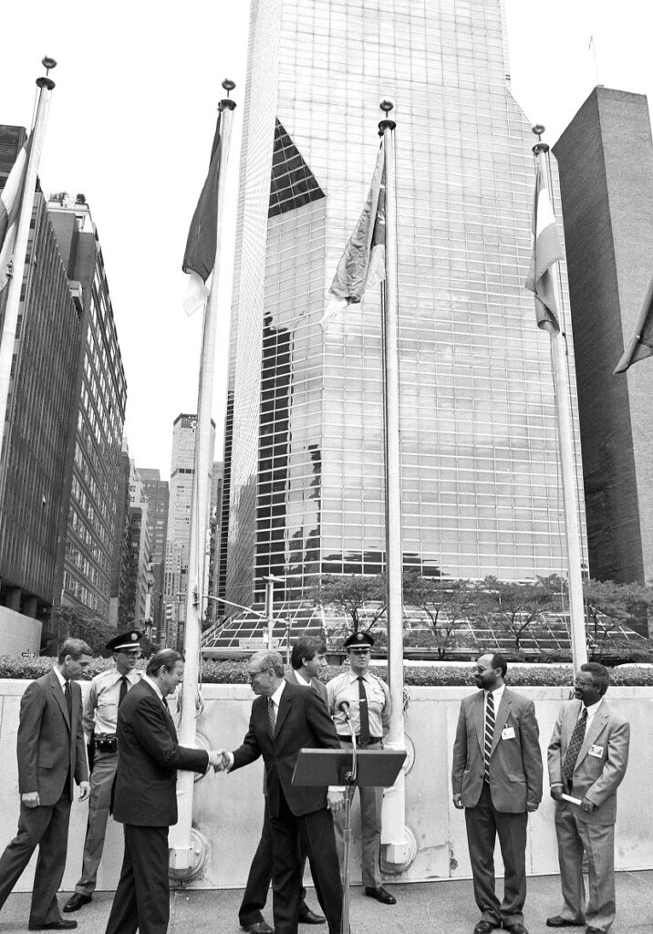 Jacques Dupont e Boutros Boutros-Ghali durante la cerimonia d'ammissione di Monaco all'ONU il 28 mai 1993