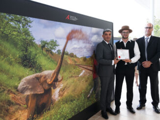 Premio fotografico ambientale della FPA2: Il vincitore è Jasper Doest, con la sua fotografia "Fight to the Death", nella categoria "Umanità contro la natura" dove un povero elefante è stato investito da un treno