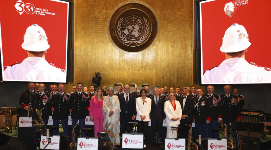 S.A.S. il Principe Alberto II, S.A.S. la Principessa Stéphanie hanno partecipato alle celebrazioni del 30° anniversario dell'ammissione di Monaco all'Organizzazione delle Nazioni Unite, nell'ambito delle celebrazioni del centenario della nascita del Principe Ranieri III.