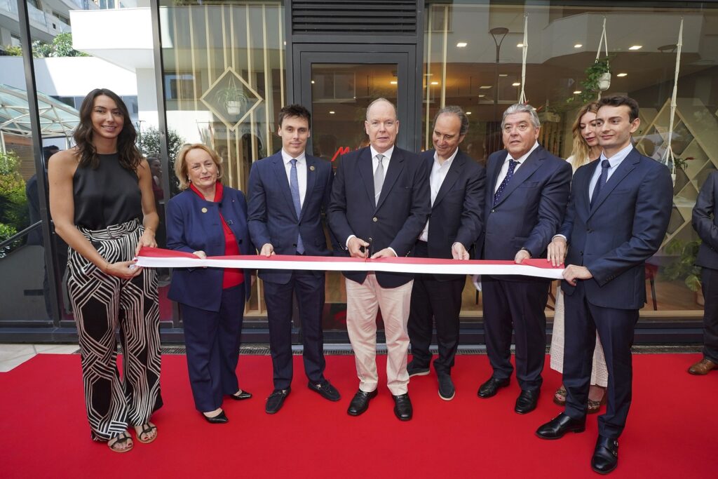 S.A.S. il Principe Alberto II ha inaugurato la "Maison du Numérique", un centro locale dedicato all'inclusione digitale.