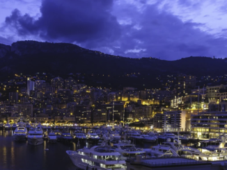 Nell'ambito del piano di gestione energetica, il governo di Monaco, ha emesso due decreti ministeriali (21 luglio) sull'illuminazione pubblica e privata e sull'uso dell'aria condizionata, che resteranno in vigore fino al 30 ottobre 2023.