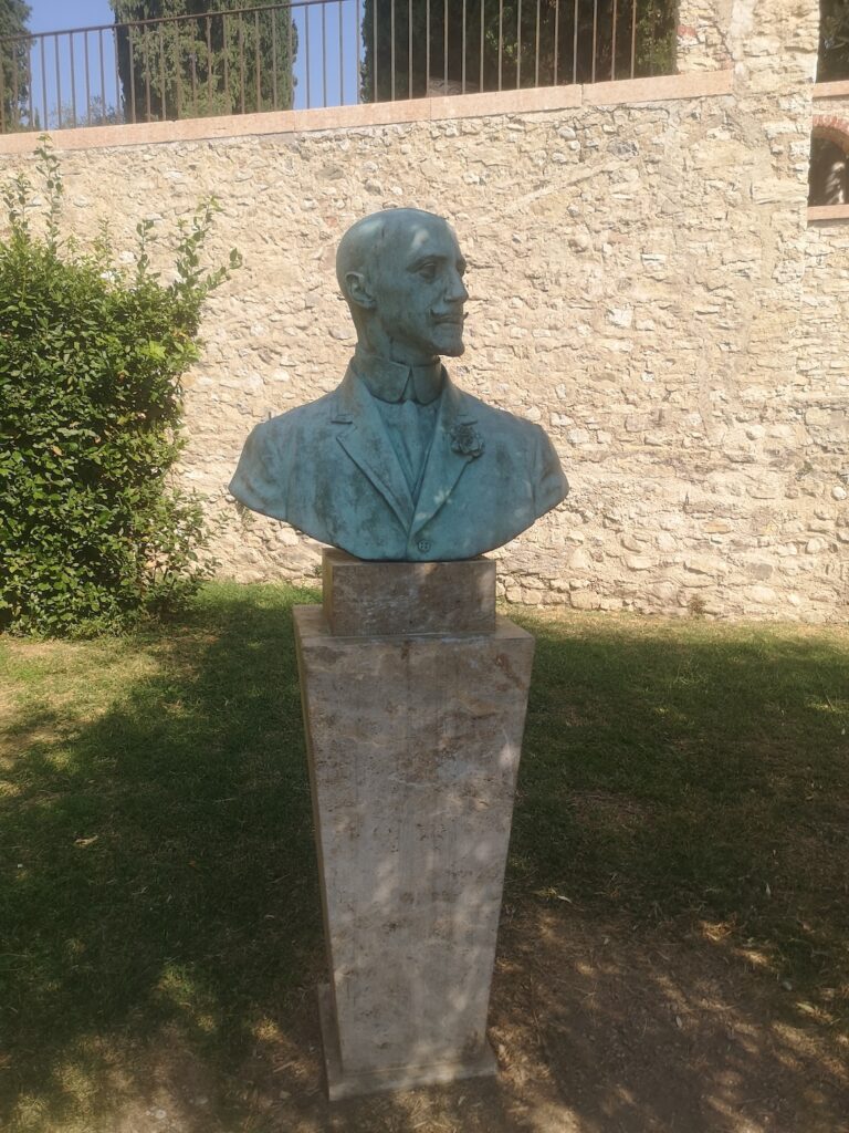 il busto del Vate