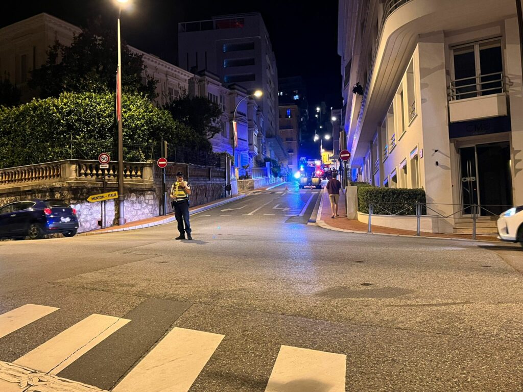 Domenica 24 settembre alle 21.55, black totale degli immobili del quartiere di Monte-Carlo e Beausoleil. Sole le luci delle strade sono rimaste accese. Lal uce per una panne è tornata alle ore 22.42